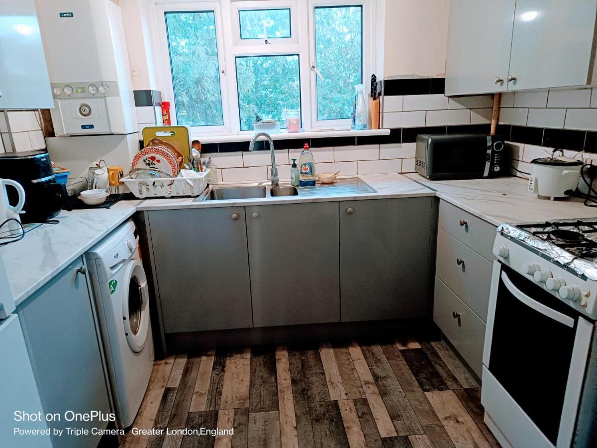 London'S Bed With Breakfast & Free Parking Apartment ภายนอก รูปภาพ